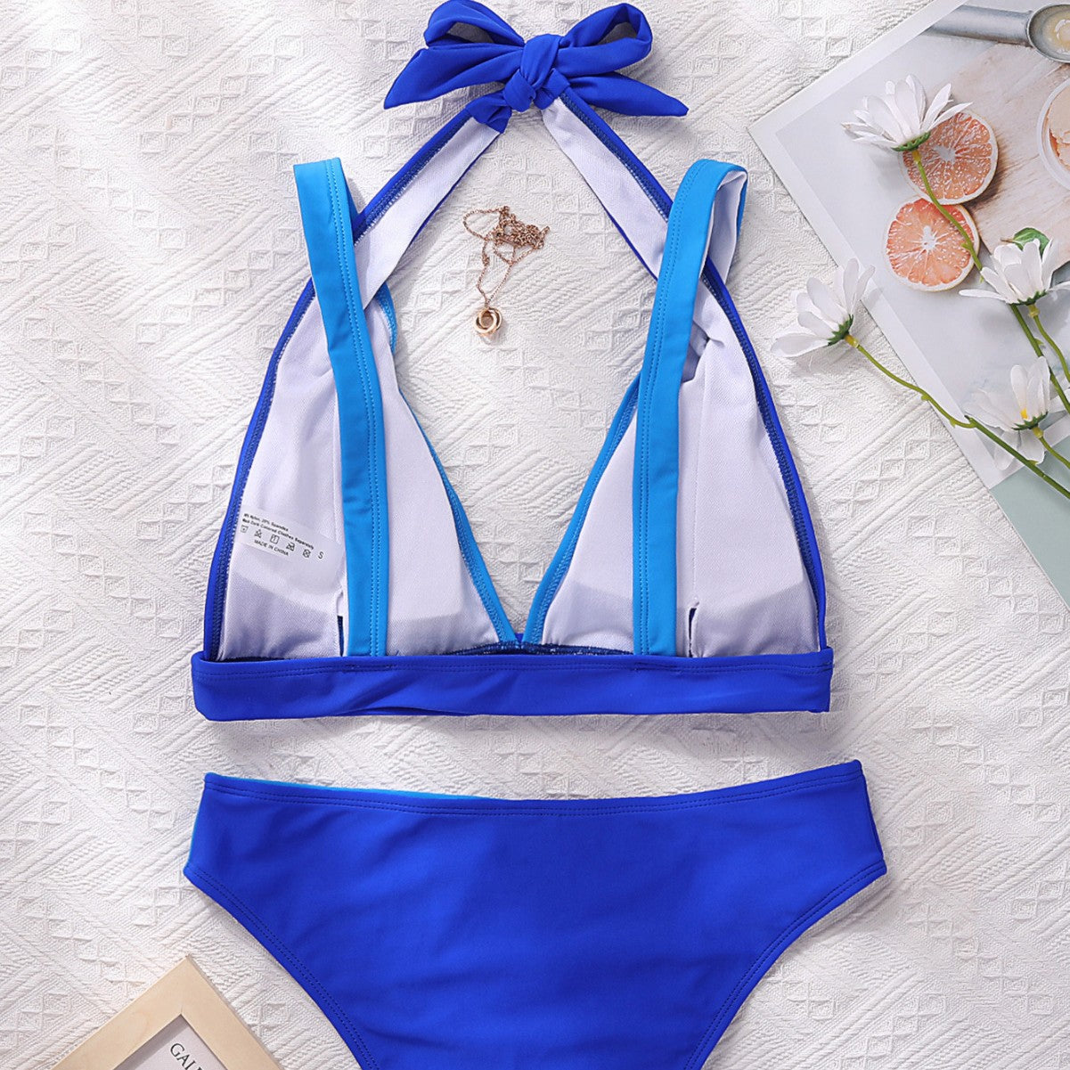 Color blocked hanging neck shoulder strap sexy swimsuit