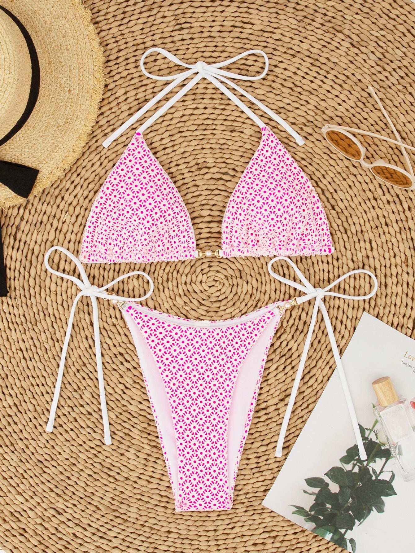 Bareback strap three-point bikini