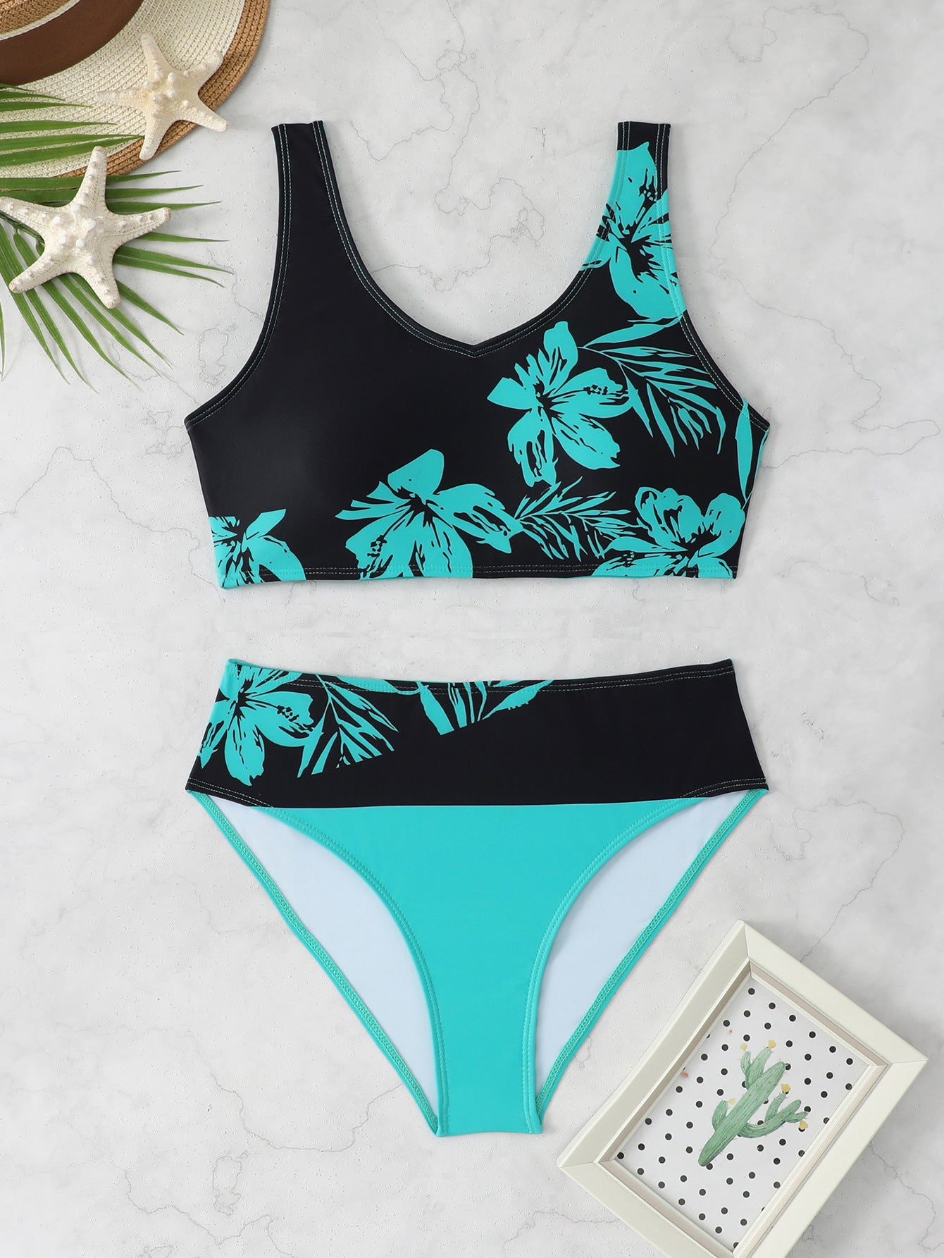 Ladies' split swimsuit with chest cushion