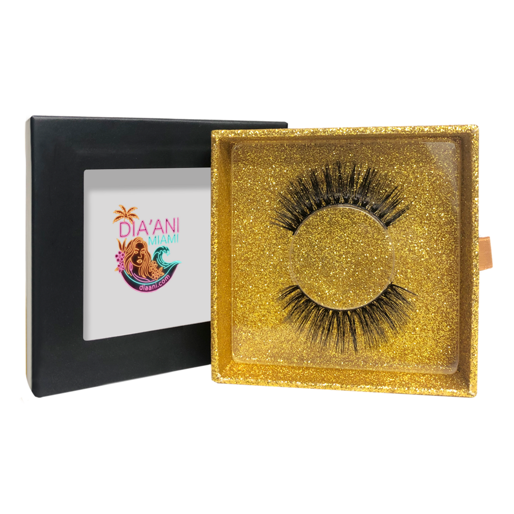 viaGlamour image of a Eyelashes