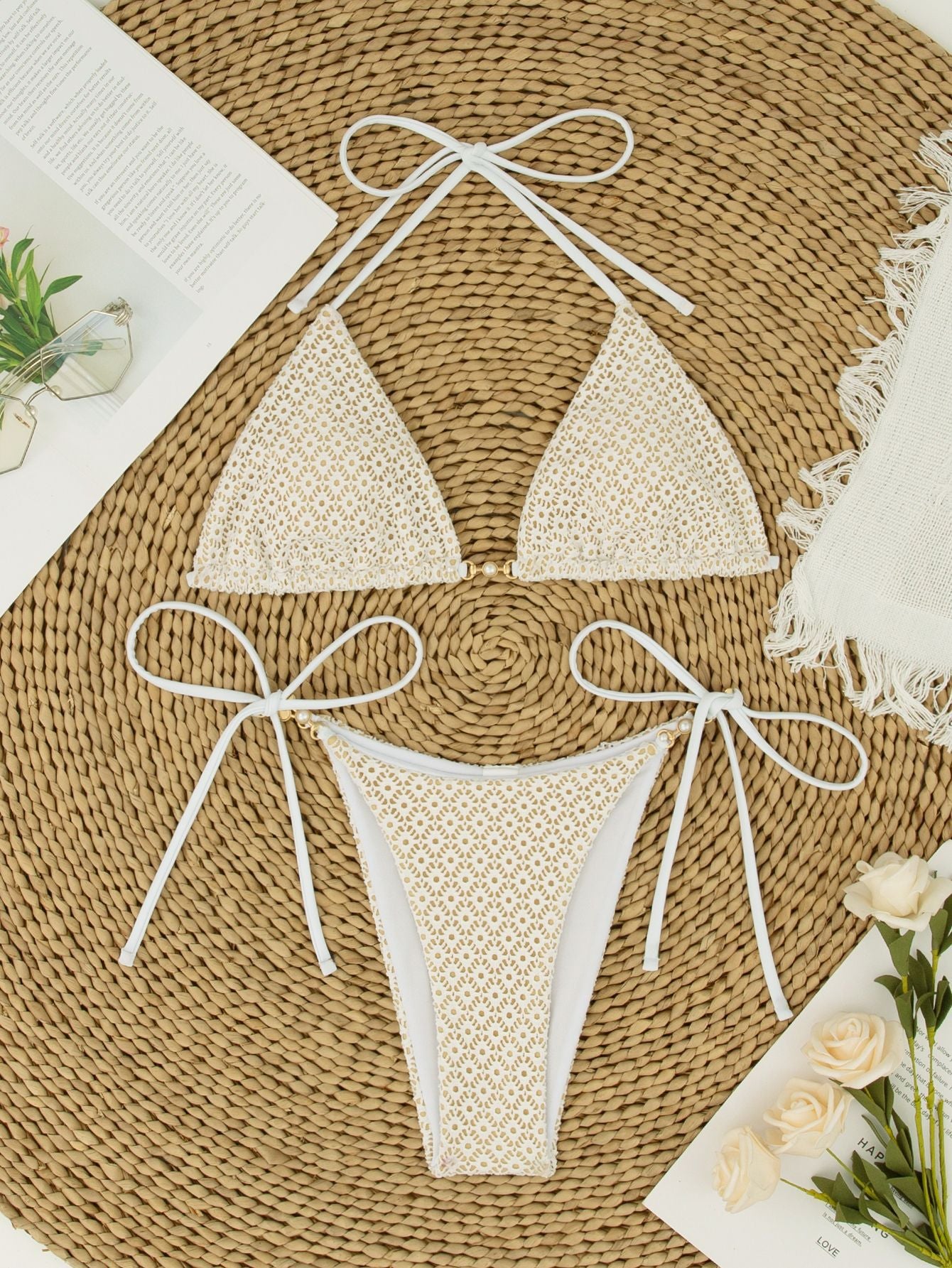Bareback strap three-point bikini